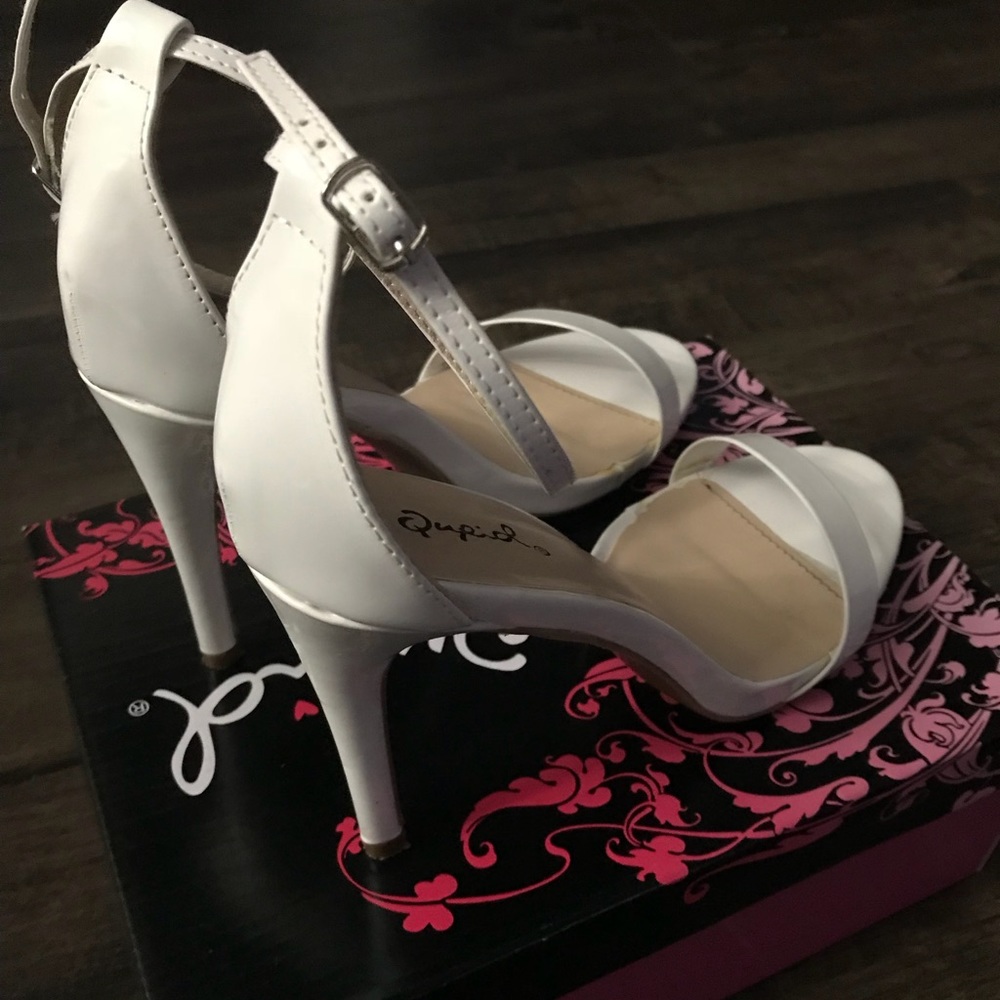 🚫SOLD🚫 White heels